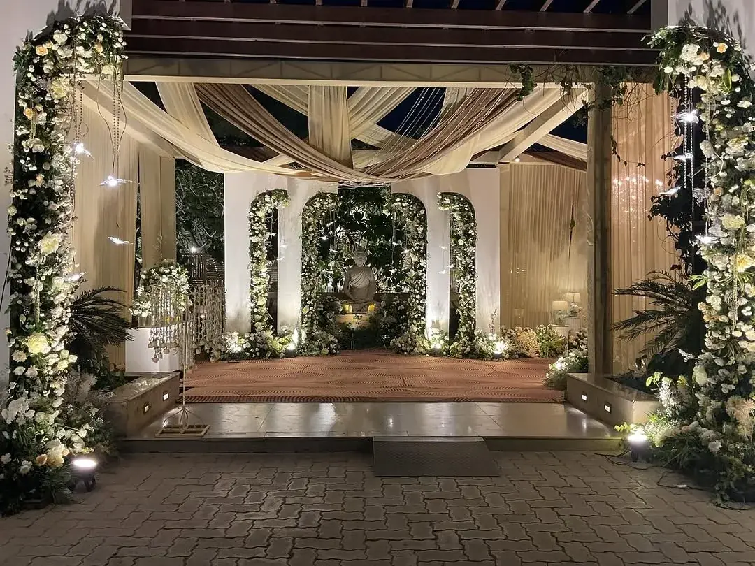 Elegant Wedding Stage Decoration